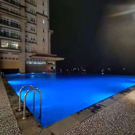 Riverine Kuching Luxury 4Pax With Balcony Facing Waterfront View Exterior photo