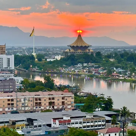 Riverine Kuching Luxury 4Pax With Balcony Facing Waterfront View Exterior photo