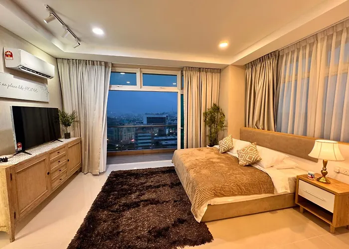 Riverine Kuching Luxury 4Pax With Balcony Facing Waterfront View