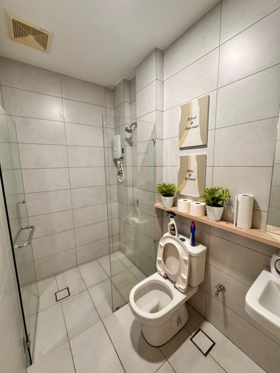 Riverine Luxury 4pax With Balcony Facing Waterfront View Kuching