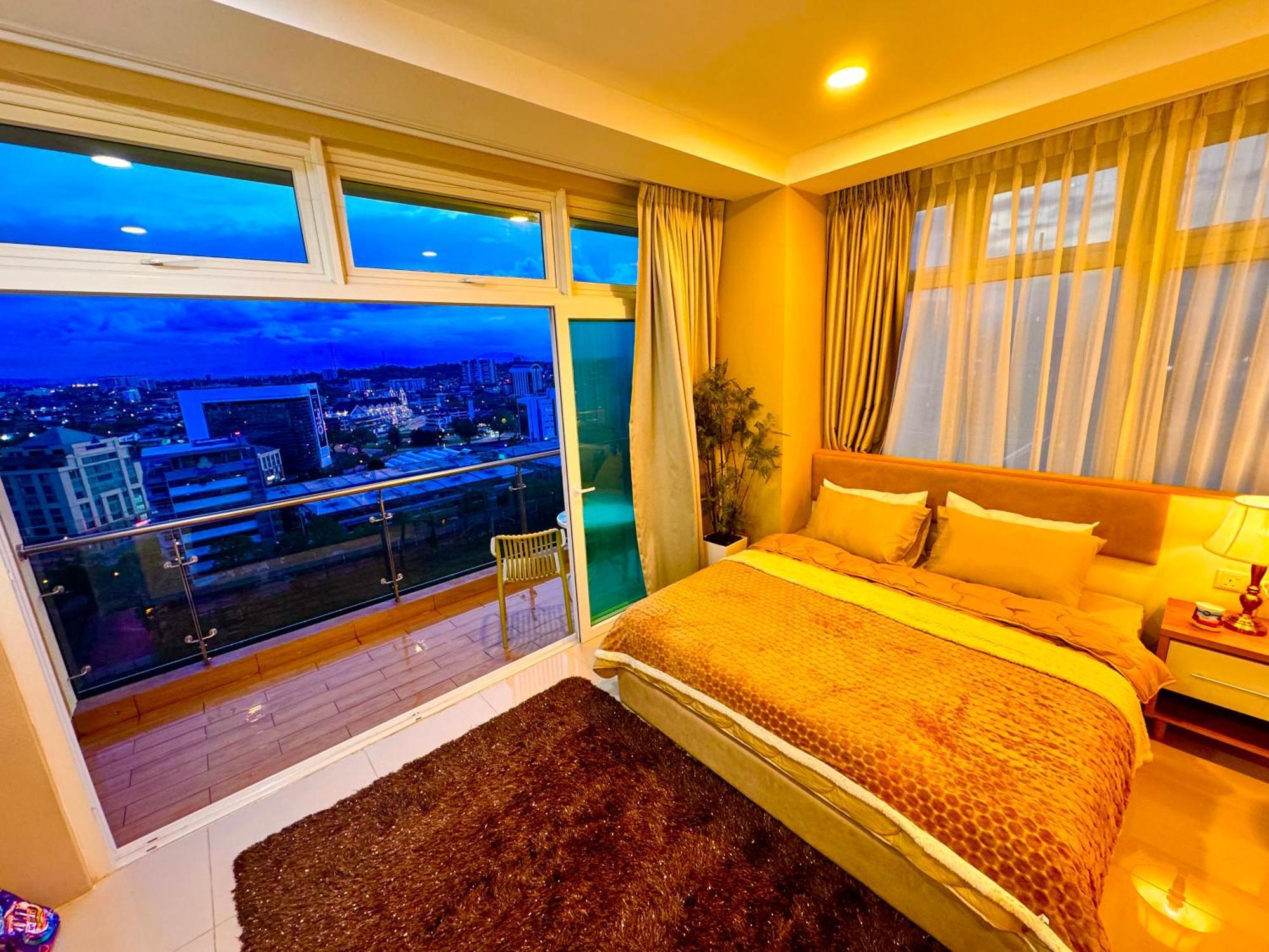 Riverine Luxury 4pax With Balcony Facing Waterfront View Apartment *